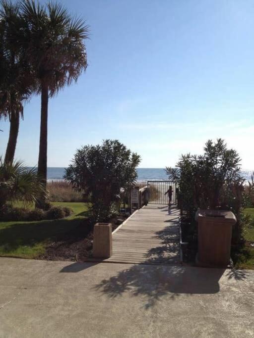 *Renovated Oceanfront Condo*Queen Beds*Pools*Hot Tubs*More*P220 Myrtle Beach Eksteriør bilde